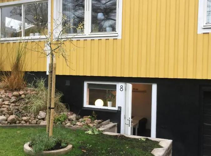 Bo Centralt I Vaernamo